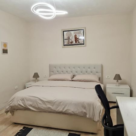 טיראנה Downtown Boulevard Apartment With A Cute Balcony! מראה חיצוני תמונה