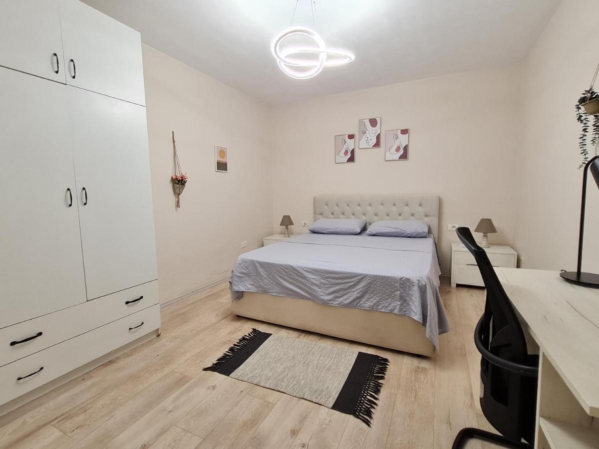 טיראנה Downtown Boulevard Apartment With A Cute Balcony! מראה חיצוני תמונה